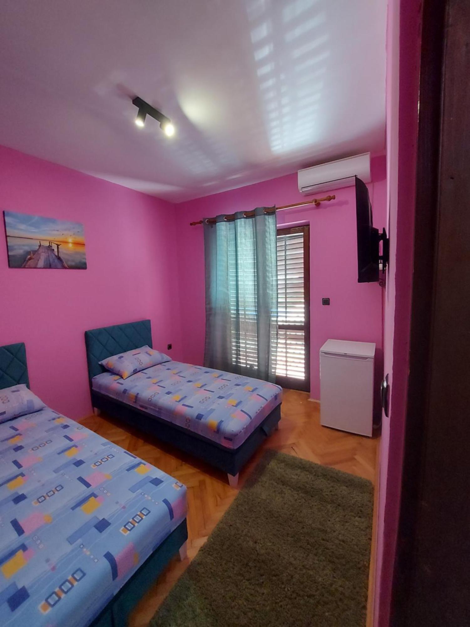 Barcelona Apartments Tivat Exterior photo